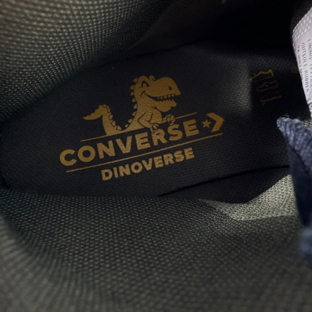 Converse‎ Dinoverse Chuck Taylor All Star Junior Size 2 Black High Top 665349C